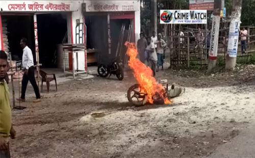 যশোরে ফিলিং স্টেশনে তেল নেওয়ার সময় মোটরসাইকেলে আগুন: অল্পের জন্য রক্ষা